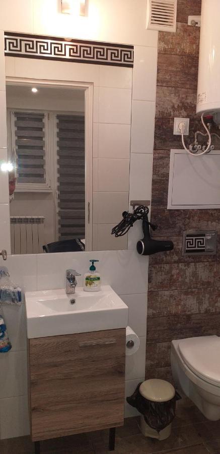 Apartamenty centrum MAŁA DWÓJECZKA BŁĘKITNA Panoramiczna BALKONEM PROMENADA Kielce Exterior foto