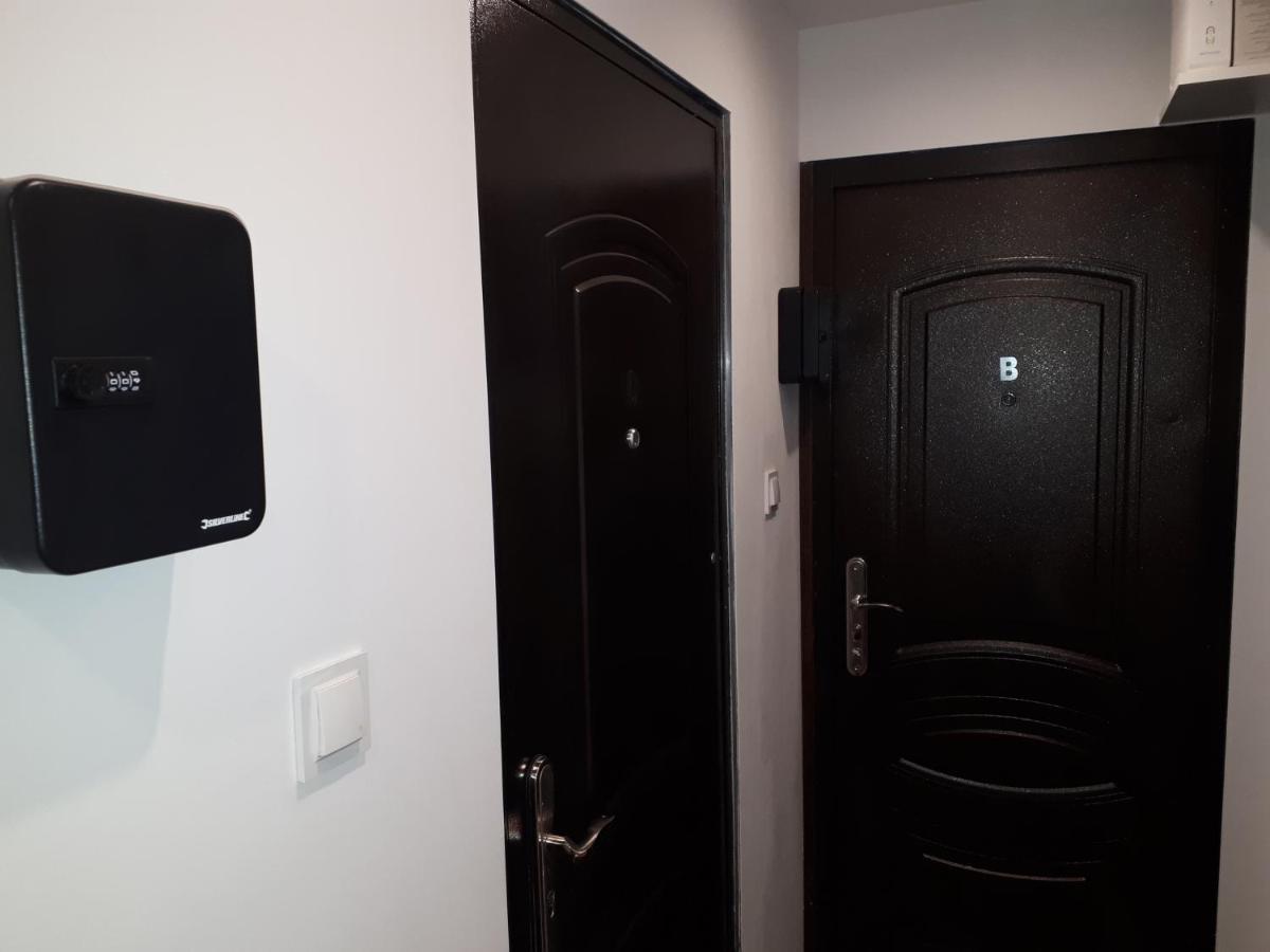 Apartamenty centrum MAŁA DWÓJECZKA BŁĘKITNA Panoramiczna BALKONEM PROMENADA Kielce Exterior foto