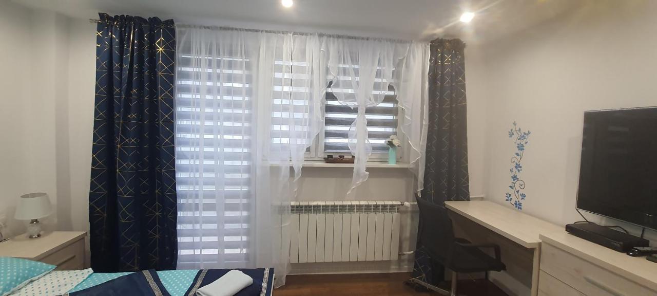 Apartamenty centrum MAŁA DWÓJECZKA BŁĘKITNA Panoramiczna BALKONEM PROMENADA Kielce Exterior foto