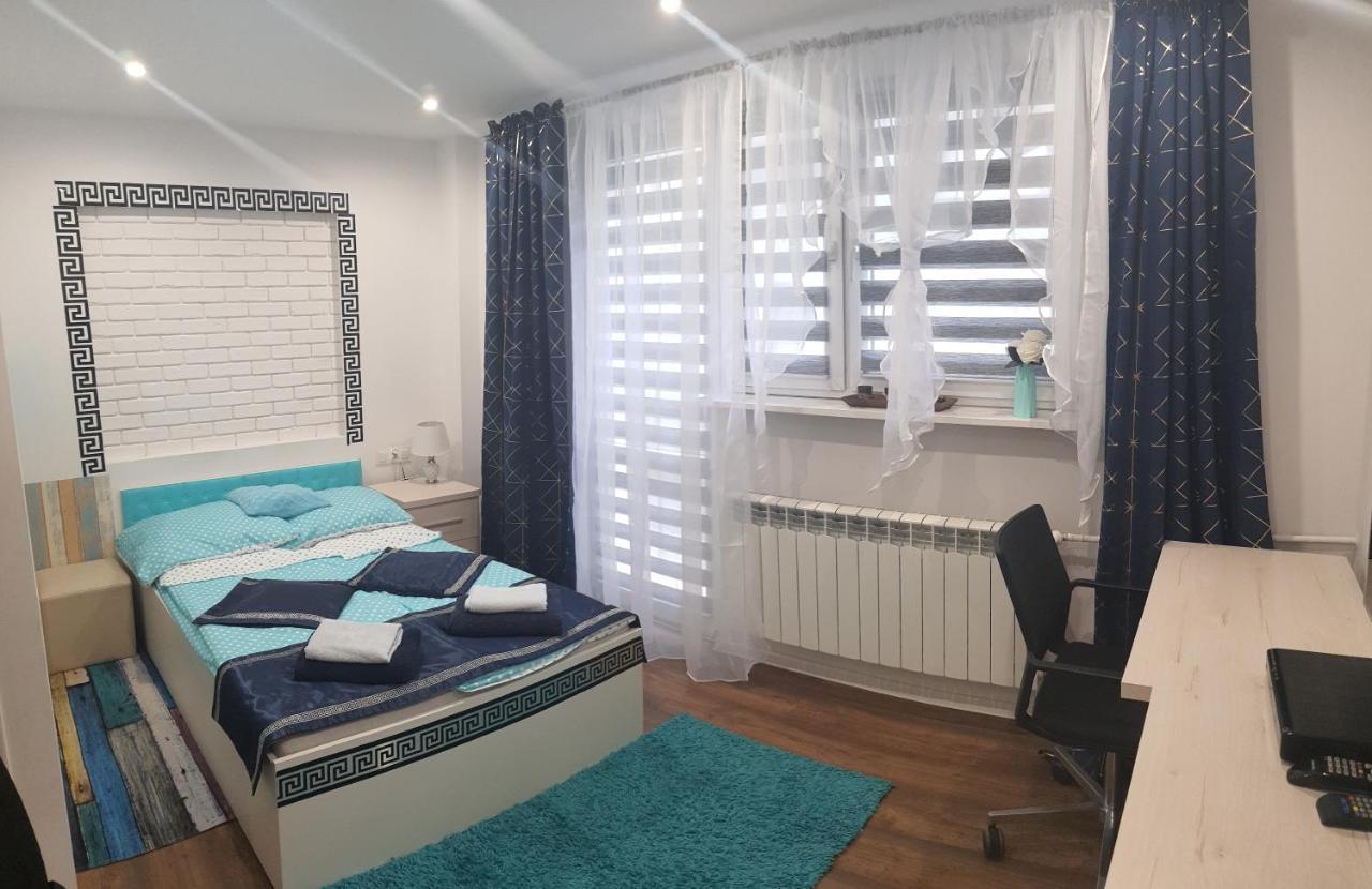 Apartamenty centrum MAŁA DWÓJECZKA BŁĘKITNA Panoramiczna BALKONEM PROMENADA Kielce Exterior foto